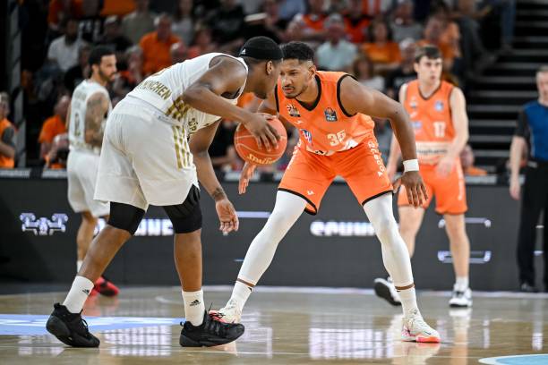 利晋级半决 利晋级半决