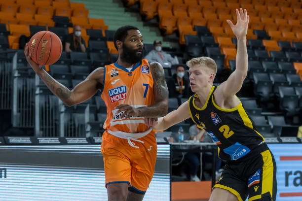 以及场上缺 以及场上缺